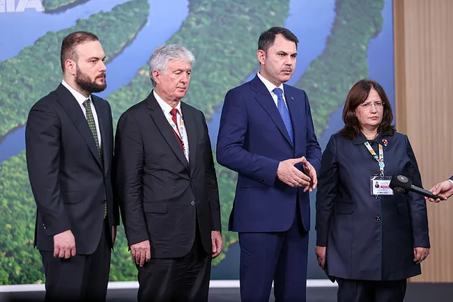 bakan-kurumun-brezilyada-iklim-temaslari-suruyor-1763565287710.jpg Bakan Kurum'un Brezilya'da iklim temasları sürüyor