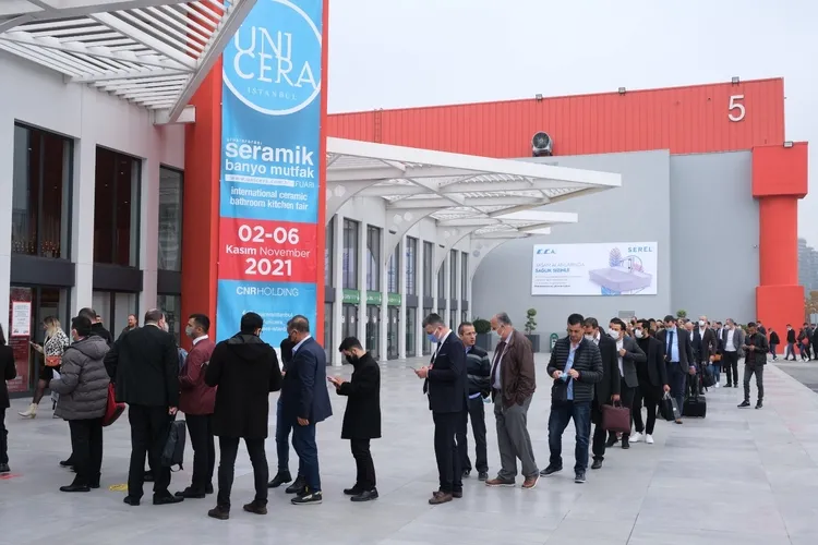dunya-seramik-sektorunun-en-onemli-fuari-ziyaretci-rekoruyla-acildi-1635863395690.jpg
