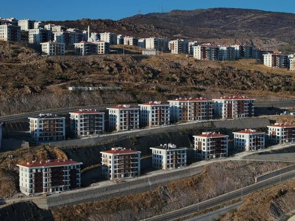 guclu-devlet-izmir-depreminin-yaralarini-da-sardi-depremzedelere-4-yilda-4-bin-602-konut-teslim-edildi-1730279489380.jpg