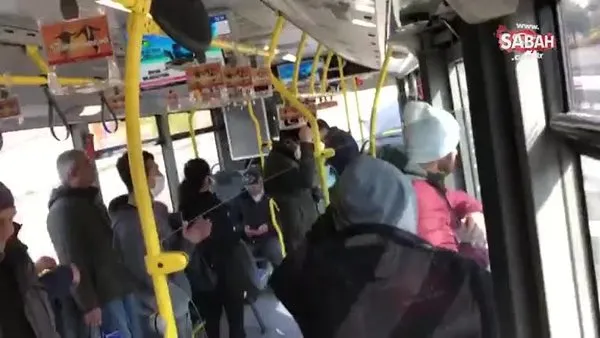 İstanbul'da Metrobüsler dolu, sosyal mesafeye uyulmuyor! | Video