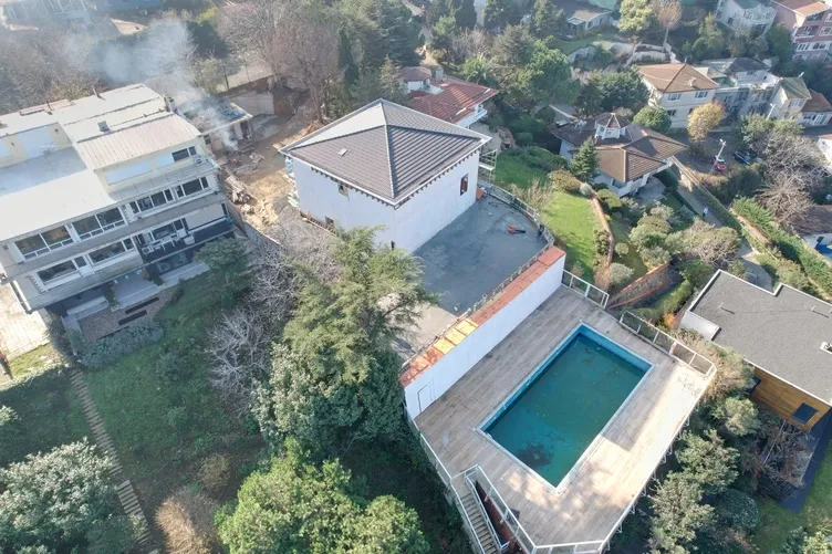 HALK TV'nin patronu Cafer Mahiroğlu devlete meydan okuyor! Çifte suç duyurusuna rağmen kaçağa devam