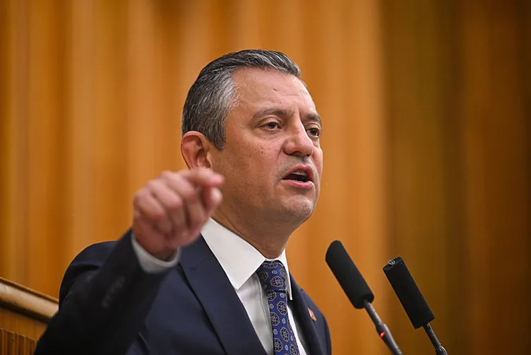 SON DAKİKA... Mansur Yavaş’ın 69 milyon TL’lik Ebru Gündeş konseri tepki çekmişti: Özgür Özel’den itiraf ve neşter!