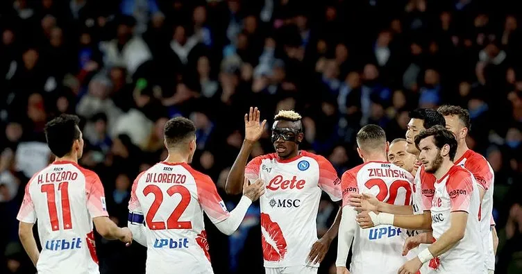 Serie A’da lider Napoli, Cremonese’den 3 puanı 3 golle aldı