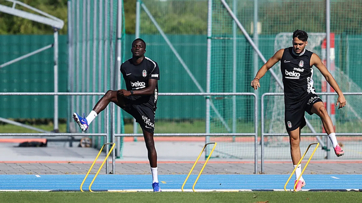 Beşiktaş’ta Kassoum Ouattara ilk antrenmanına çıktı! Beşiktaş’ta Kassoum Ouattara ilk antrenmanına çıktı!