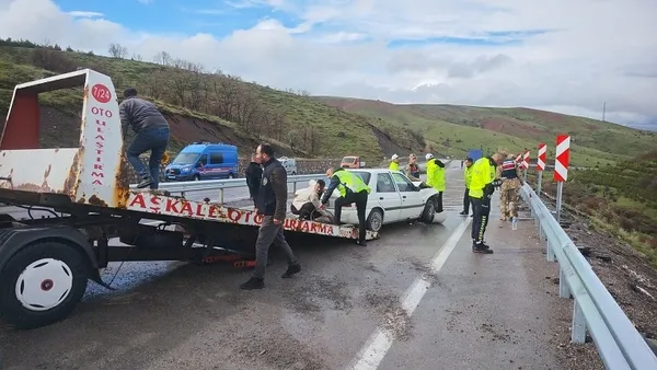 erzincan-erzurum-karayolunda-kaza-7-kisi-yaralandi-1779552321004.jpg