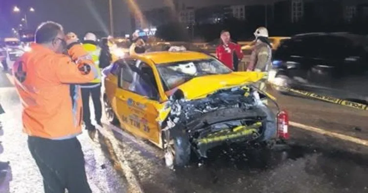 TIR’a çarpan taksinin sürücüsü öldü