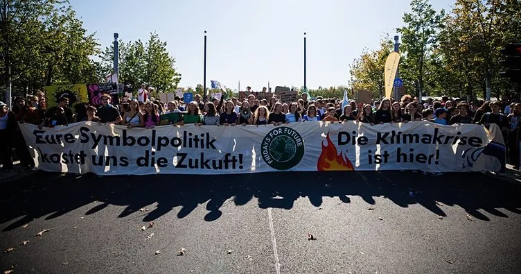 Almanya’da Protesto: Küresel ısınmaya karşı ciddi adımlar istediler