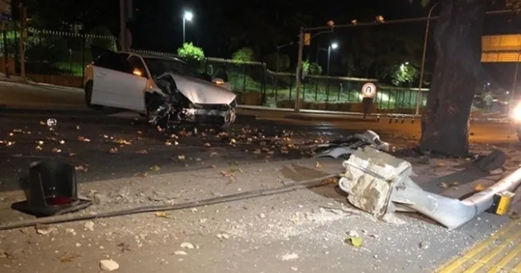 Ankara’da otomobil trafik ışığı ve ağaca çarptı: 3 yaralı