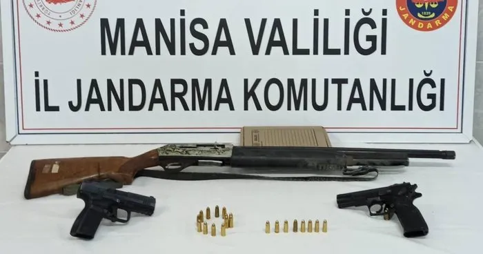 Manisa’da silah tacirlerine operasyon: 2 gözaltı