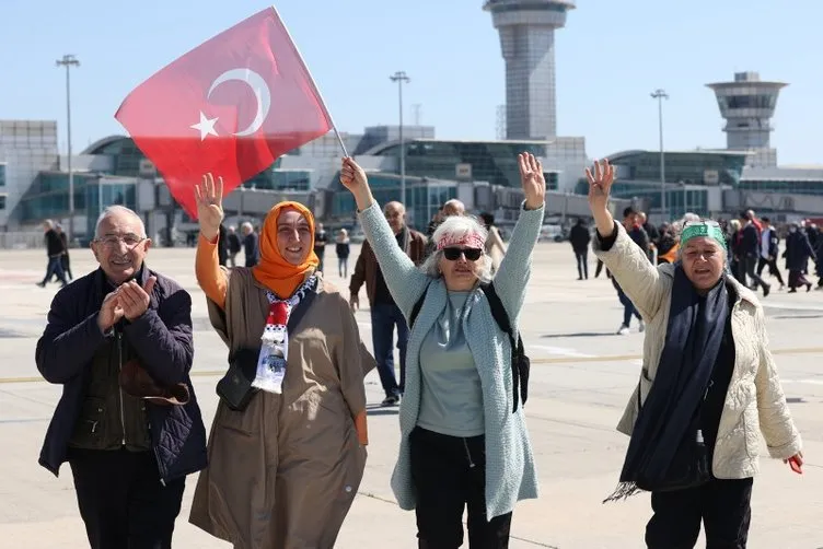 Yeniden Büyük İstanbul Mitingi: Genci yaşlısı Atatürk Havalimanı’na akın etti!