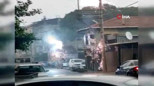 SON DAKİKA: İzmir'de fırtına! Korku dolu anlar kamerada... Ağaçları ve direkleri devirdi