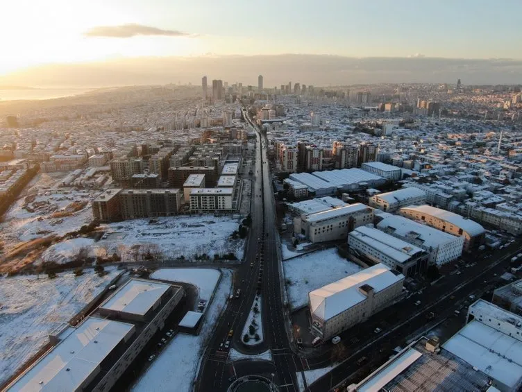 Son Dakika Haberi: AKOM ve Meteoroloji saat vererek ayrı ayrı uyardı, kar yağışı başladı! İstanbul’da kar kaç gün sürecek?