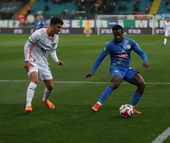 rizespor-alanyaspor-macinda-kazanan-yok-2-kirmizi-cikti-1769357868822.jpeg