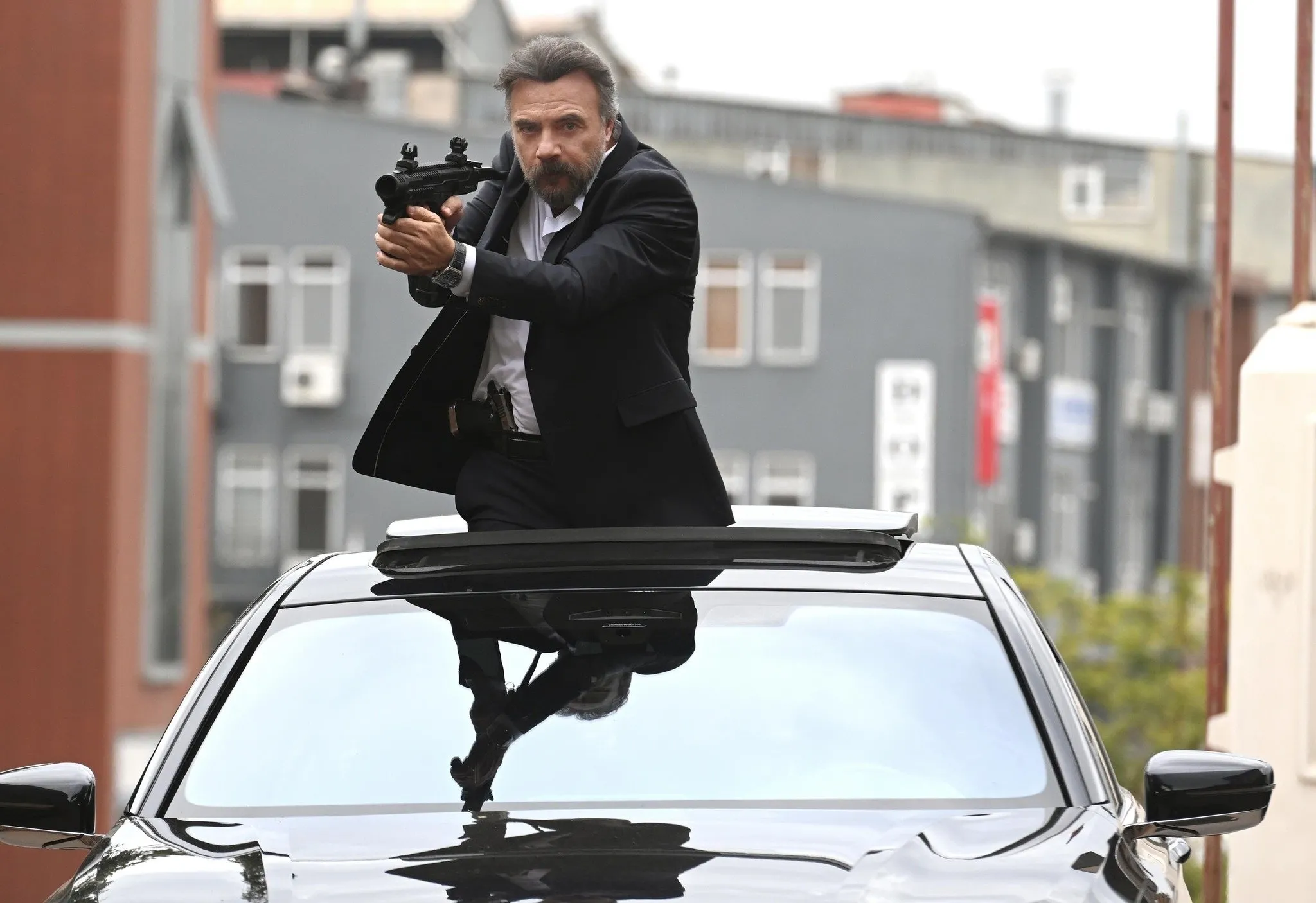 BEN BU CİHANA SIĞMAZAM LEYLA ÖLDÜ MÜ, yaşıyor mu? Silahla vuruldu! Ebru Özkan Ben Bu Cihana Sığmazam’dan ayrıldı mı, çıktı mı?