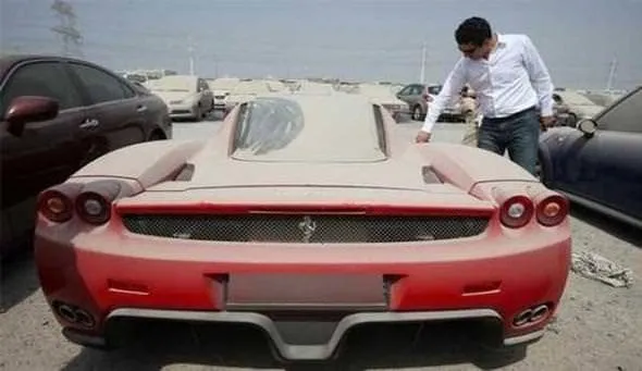 dubai de luks araclar bir bir terk ediliyor galeri otomobil