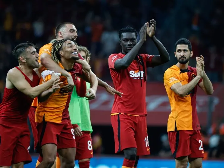 Son dakika Galatasaray haberleri: Galatasaray son gün sürprizlerine devam ediyor! Eski Barcelona’lı genç yıldız bu gece geliyor...