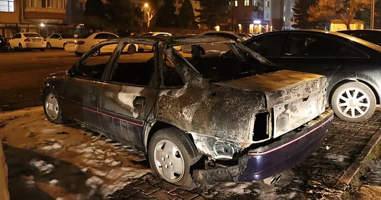 Kayseri’de park halindeki otomobil yandı: 2 yaralı