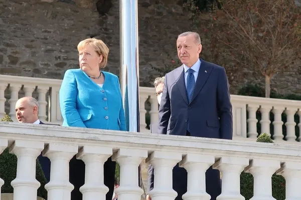 angela-merkelden-veda-ziyareti-baskan-erdogan-ile-bir-araya-geldi-1634376941702.jpg