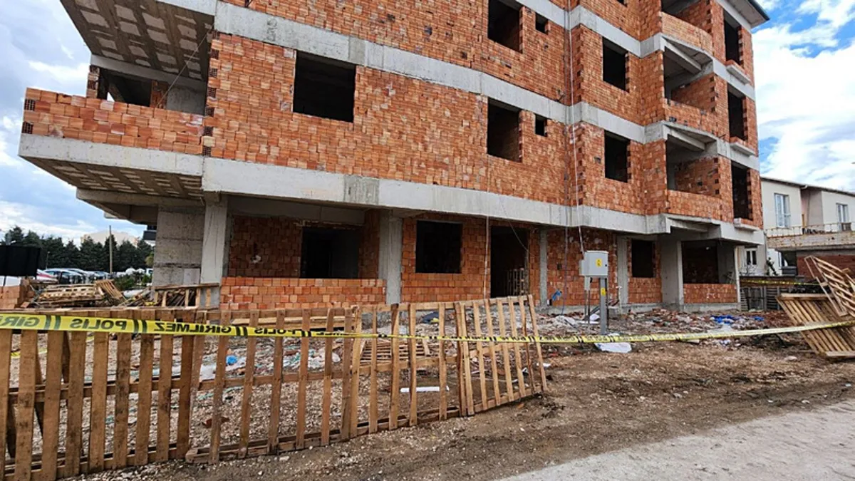 Amasya’da inşaat çatısından düşen işçi hayatını kaybetti! Amasya’da inşaat çatısından düşen işçi hayatını kaybetti!