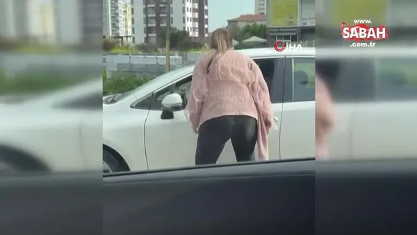 Adana'da kadın sürücü, diğer kadın sürücüyü trafikte yumrukladı | Video