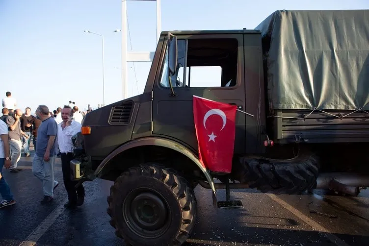 Tam 8 saat 23 dakika! 15 Temmuz Şehitler Köprüsü’nde ölüm pahasına mücadele: İşte unutulmaz anlar...