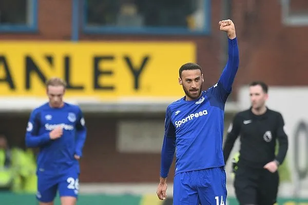 Cenk Tosun Premier Lig'de ilk golünü attı