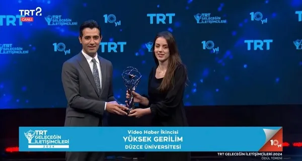 duzce-universitesi-trt-gelecegin-iletisimcileri-yarismasinda-birincilik-ve-ikincilik-odulleriyle-zirvede-1728463755947.jpg