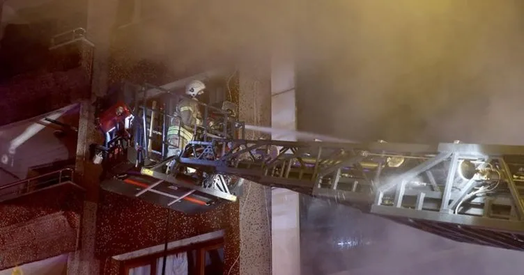 Zeytinburnu’nda 5 katlı bir iş yerinde yangın