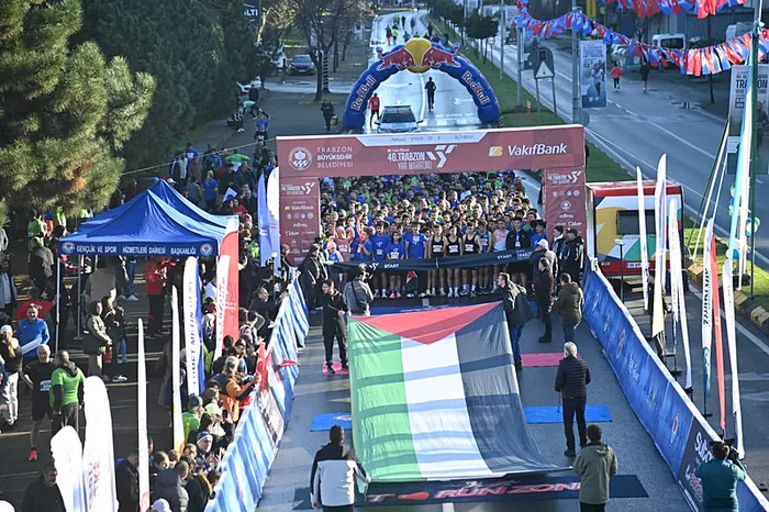 46-uluslararasi-trabzon-yari-maratonu-kosuldu-dunya-barisina-mesaj-vermek-istiyoruz-1771183108854.jpeg