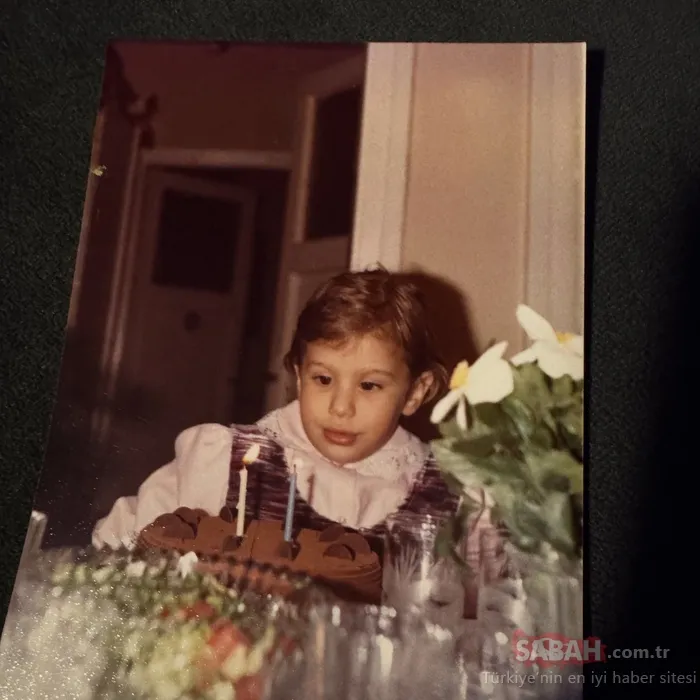 Kimilerine göre asi, kimilerine göre deli dolu... Şimdilerin ünlü şarkıcısını tanıdınız mı? 37 yaşına girdi