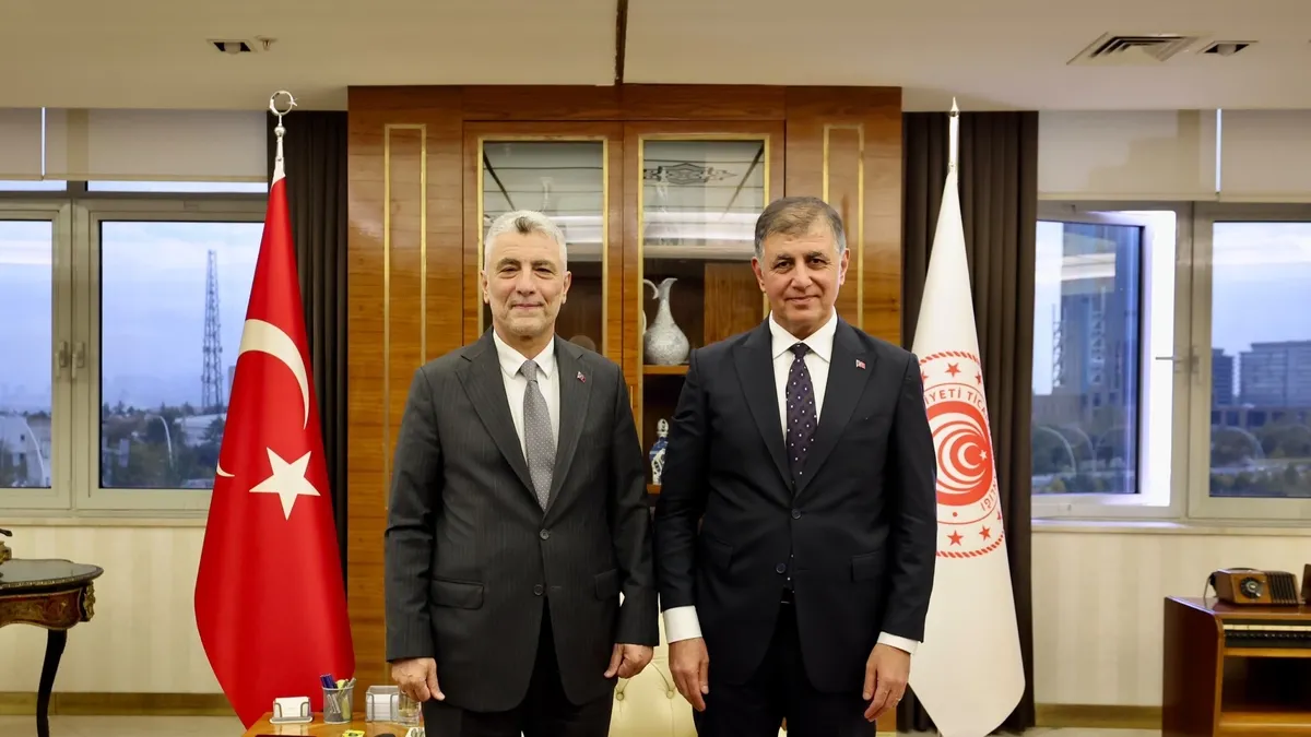 Bakan Bolat, Cemil Tugay ile görüştü: "İzmir için yakın işbirliği içerisinde olacağız"