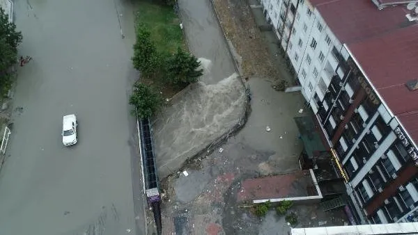 Son dakika: Meteoroloji’den İstanbul ve 6 il için turuncu, 15 ile sarı kodlu uyarı! Esenyurt’ta kuvvetli sağanak su baskınlarına neden oldu