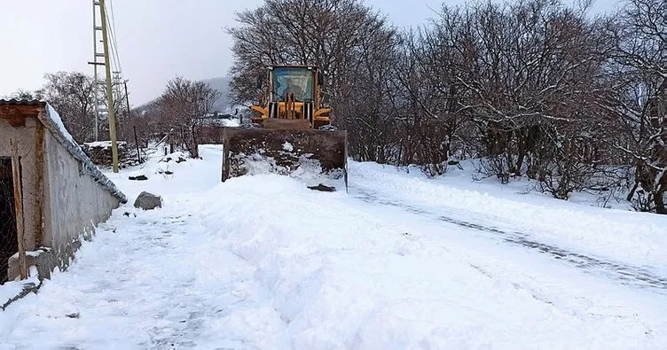 Ardahan’da kardan kapanan 48 köy yolu ulaşıma açıldı