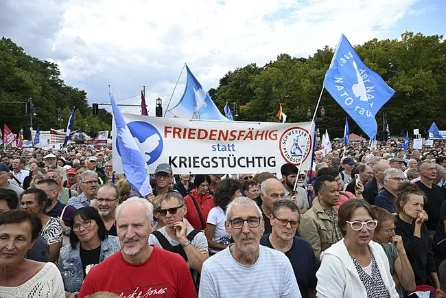 Berlin’de binlerce kişi Filistin için sokağa döküldü! Alman siyasetçiden Gazze’ye sessiz kalanların merhameti yoktur açıklaması