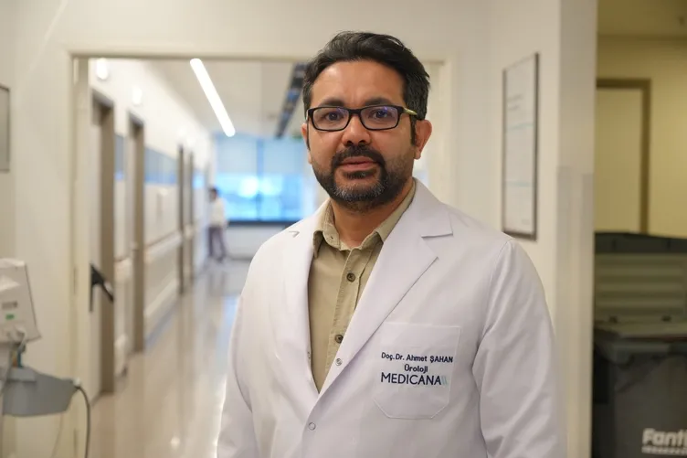 Halsizim diyerek hastaneye gitti! Sol böbreğinde öyle bir şey çıktı ki! Tam 12 santim