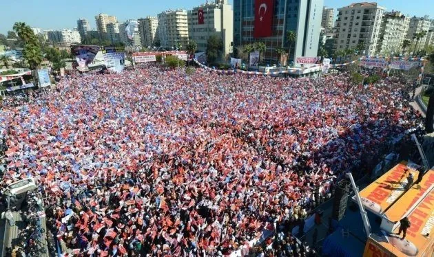 Adana’da Başbakan’a sevgi seli