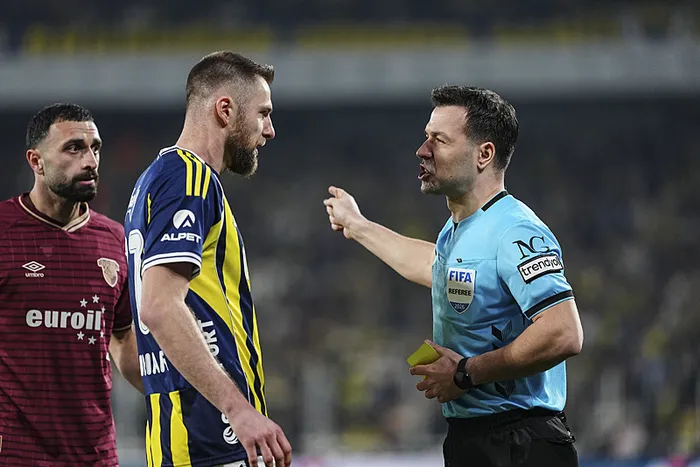 canli-super-ligde-fenerbahce-goztepe-maci-1769363164893.jpeg