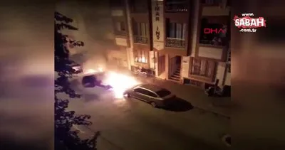 İstanbul Küçükçekmece’de park halindeki iki otomobil ateşe verildi | Video