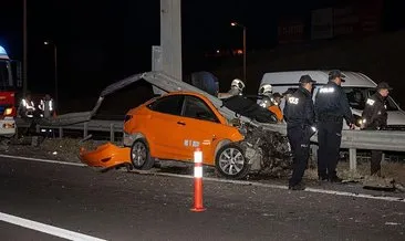 Kontrolden çıkan taksi bariyerlere saplandı