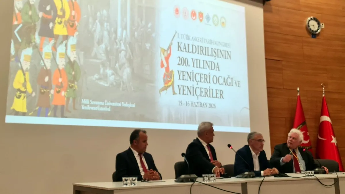 Türk Askeri Tarih Kongresi'nde konuşmacılar ve katılımcılar