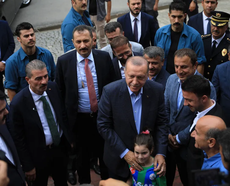 Başkan Erdoğan'a Rize ve Trabzon'da vatandaşlardan yoğun ilgi
