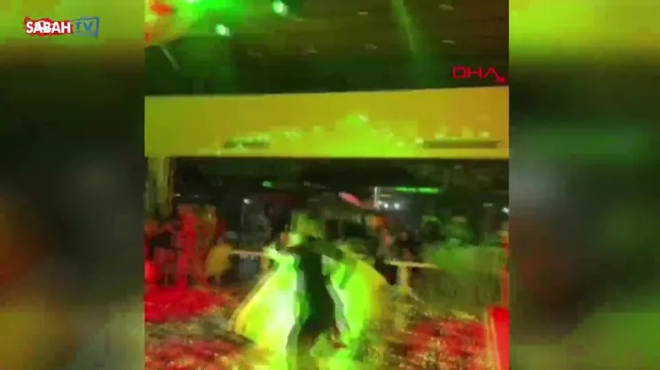 Kına eğlencesinde dev disko topu böyle düştü! Gelin ve 2 kişi yaralandı | Video