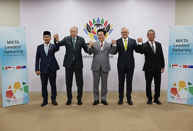 baskan-erdogandan-g20-zirvesinde-diplomasi-trafigi-1763823305844.jpeg Başkan Erdoğan’dan G20 Zirvesi’nde diplomasi trafiği!