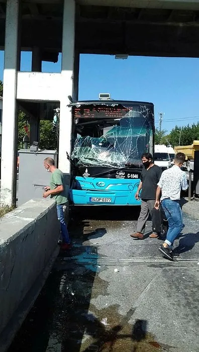 Son dakika haberi: Kurtköy gişelere otobüs çarptı