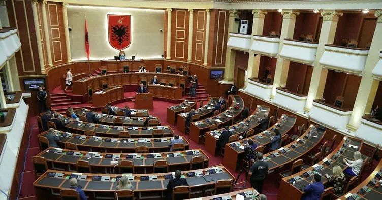 Arnavutluk Meclisi, Cumhurbaşkanı İlir Meta’nın görevden alınmasına yönelik talebi onayladı