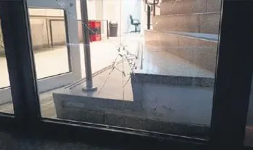 Almanya’da camiye taşlı saldırı