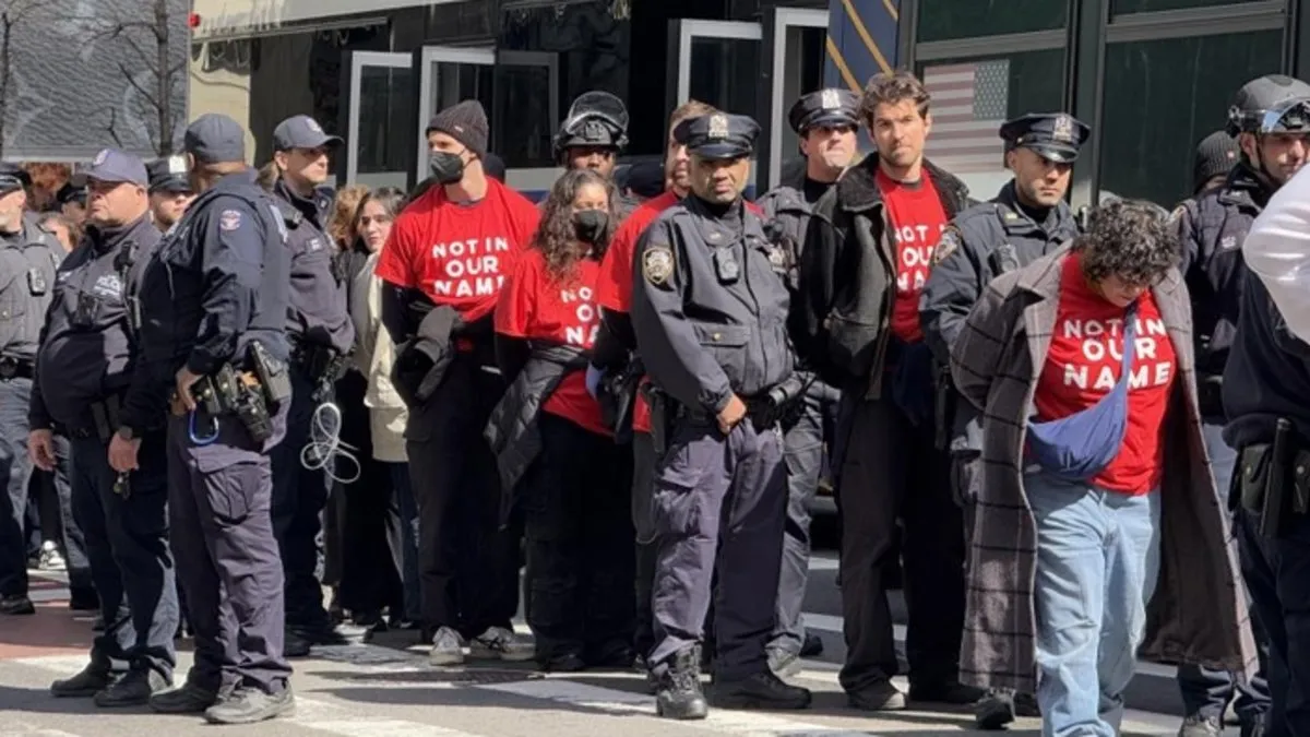 Yahudi protestocular Trump Tower'ı işgal etti! Çok sayıda kişi gözaltına alındı