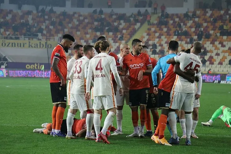 Son dakika: Erman Toroğlu Malatyaspor - Galatasaray maçının tartışmalı pozisyonlarını değerlendirdi! VAR’dakiler çakallık yapıyorlar...