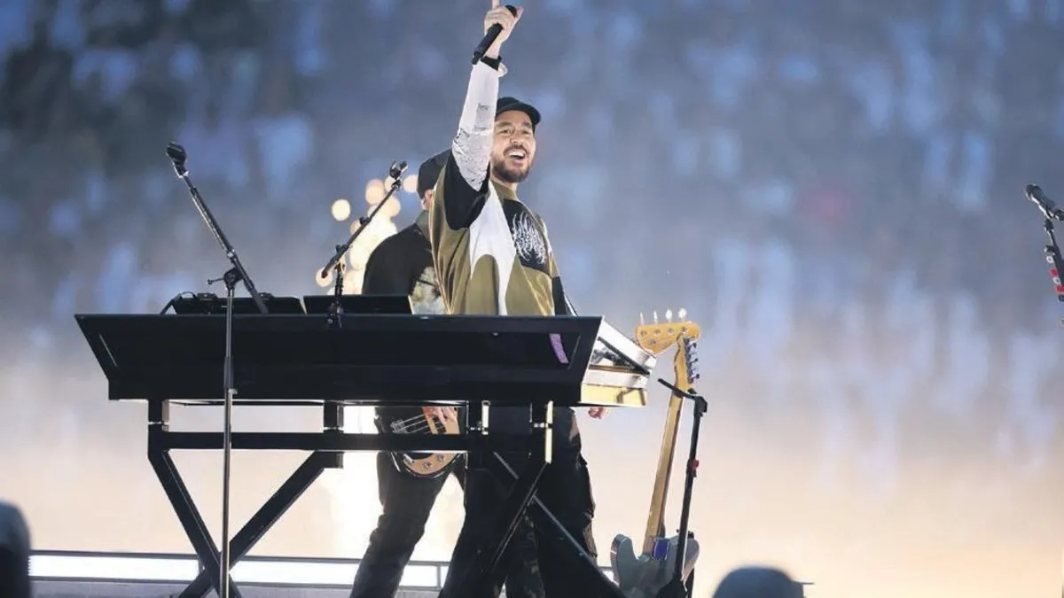 Efsanevi rock grubu final gecesi rol çaldı Efsanevi rock grubu final gecesi rol çaldı