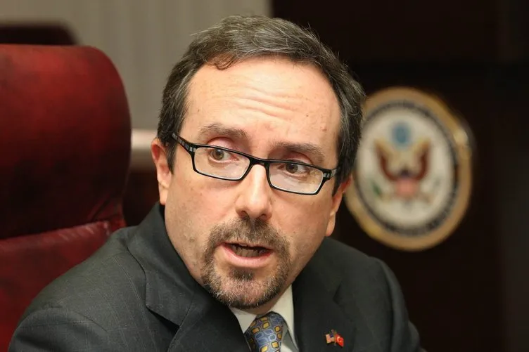 10 soruda John Bass Türkiye'de ne yapmak istedi?